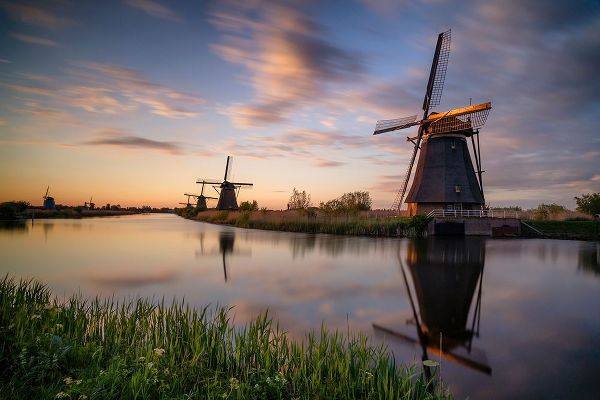 Jaynes Gallery 아티스트의 Europe-The Netherlands-Kinderdijk windmills at sunset작품입니다.